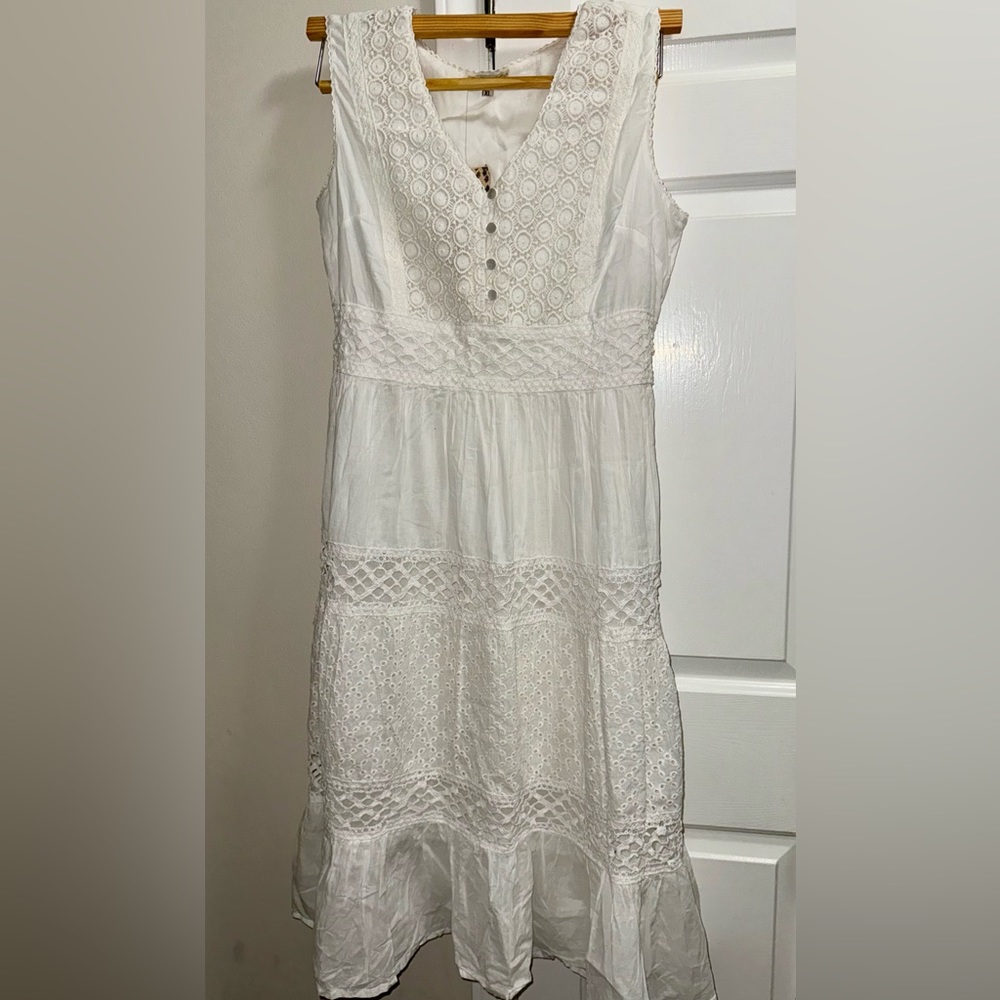 Pretty white Maxi cotton dress NWT perfect for fall